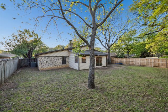 7716 Chasewood Drive, North Richland Hills, TX 76182