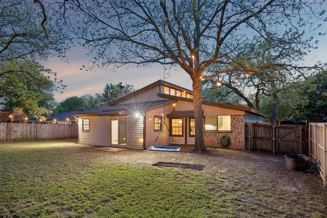 7716 Chasewood Drive, North Richland Hills, TX 76182