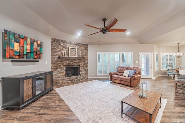 218 Deer Ridge, La Vernia, TX 78121