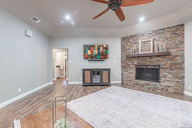 218 Deer Ridge, La Vernia, TX 78121