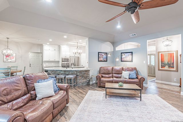 218 Deer Ridge, La Vernia, TX 78121