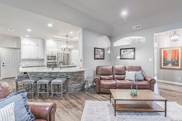 218 Deer Ridge, La Vernia, TX 78121