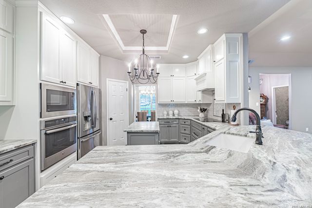 218 Deer Ridge, La Vernia, TX 78121