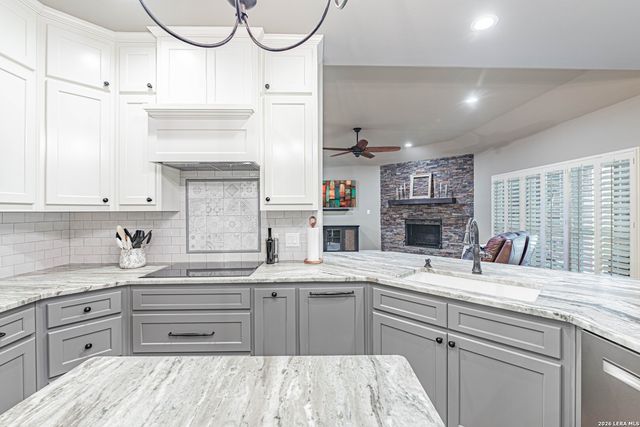 218 Deer Ridge, La Vernia, TX 78121