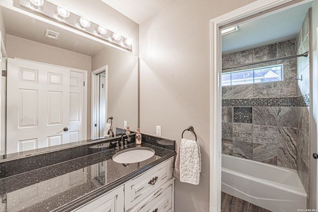 218 Deer Ridge, La Vernia, TX 78121