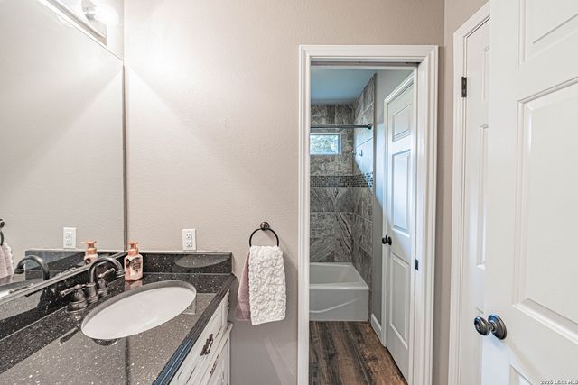 218 Deer Ridge, La Vernia, TX 78121