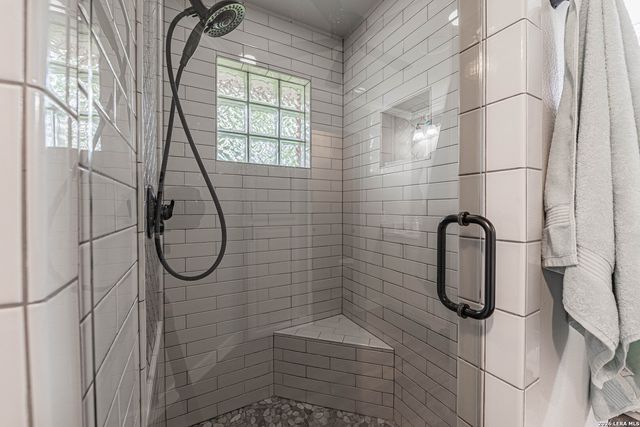 218 Deer Ridge, La Vernia, TX 78121