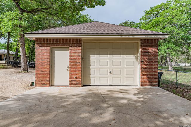 218 Deer Ridge, La Vernia, TX 78121