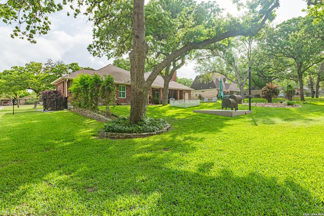 218 Deer Ridge, La Vernia, TX 78121