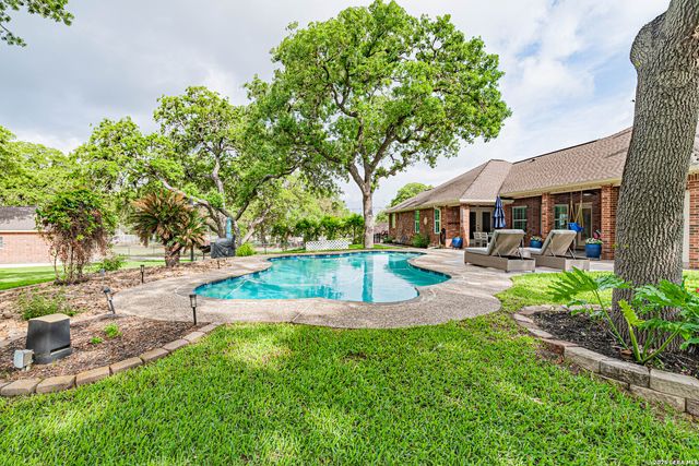 218 Deer Ridge, La Vernia, TX 78121