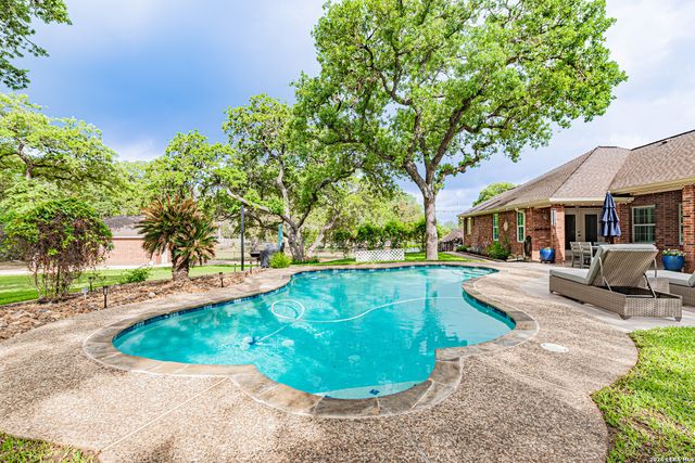 218 Deer Ridge, La Vernia, TX 78121