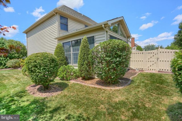 15 DERBYSHIRE DRIVE, Carlisle, PA 17015