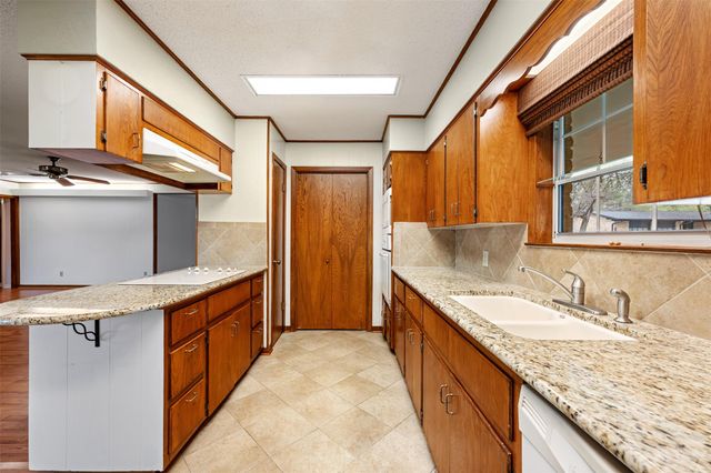 8709 Honeysuckle TRL, Austin, TX 78759