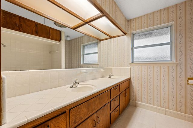 8709 Honeysuckle TRL, Austin, TX 78759