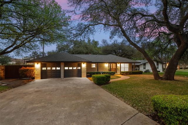 8709 Honeysuckle TRL, Austin, TX 78759
