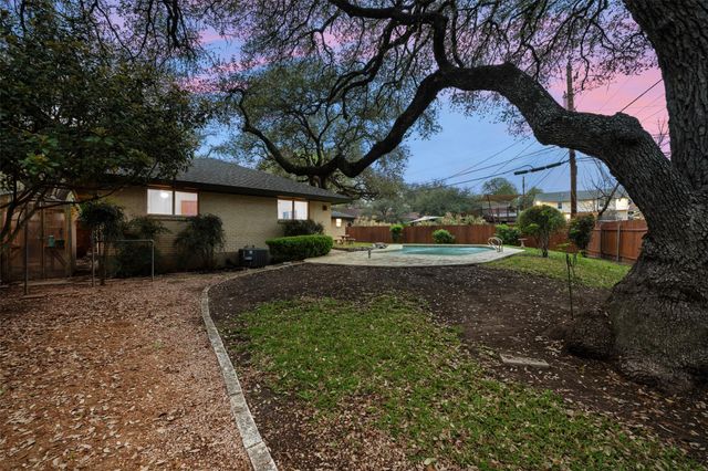 8709 Honeysuckle TRL, Austin, TX 78759