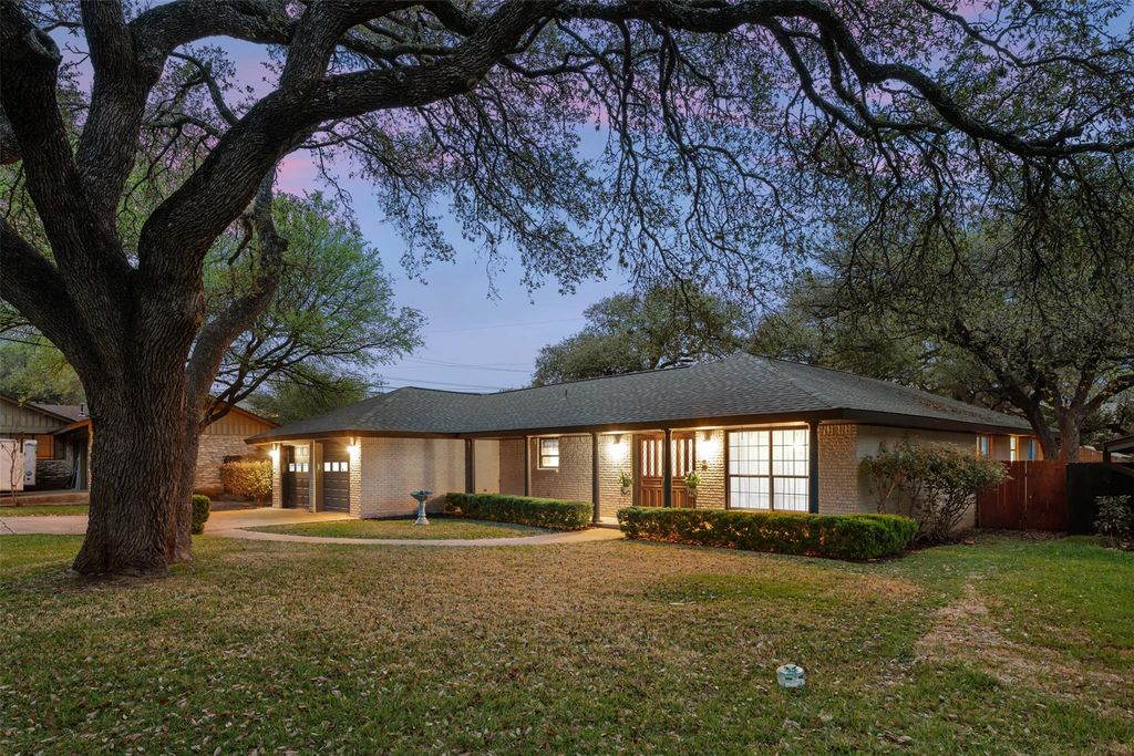 8709 Honeysuckle TRL, Austin, TX 78759
