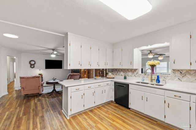 3013 Christine St, Pensacola, FL 32526