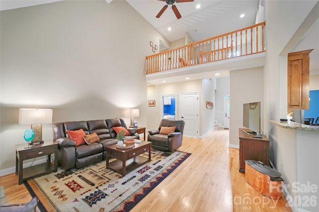 72 Tludatsi Court, Brevard, NC 28712