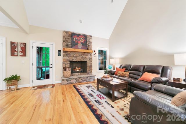 72 Tludatsi Court, Brevard, NC 28712
