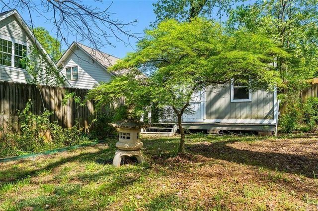 2220 Newnan Street, East Point, GA 30344