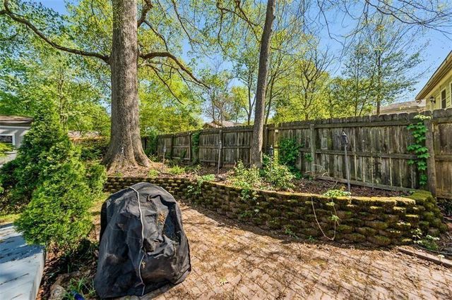 2220 Newnan Street, East Point, GA 30344