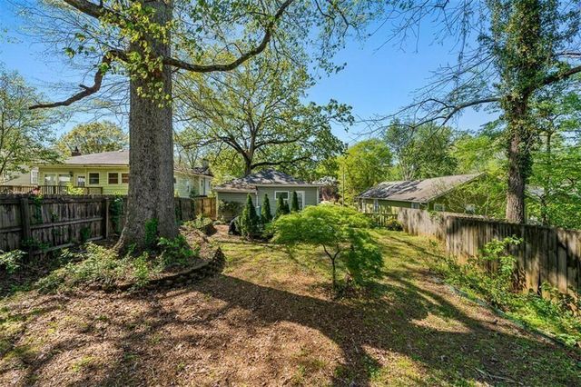 2220 Newnan Street, East Point, GA 30344