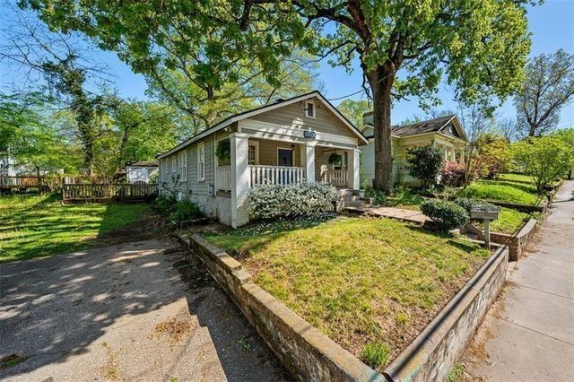 2220 Newnan Street, East Point, GA 30344