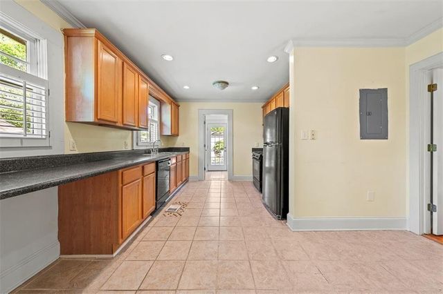 2220 Newnan Street, East Point, GA 30344