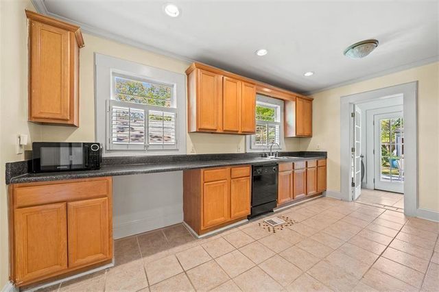 2220 Newnan Street, East Point, GA 30344
