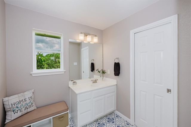 121 Lakewood TRL, Leander, TX 78641