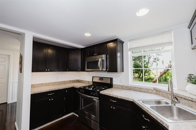 121 Lakewood TRL, Leander, TX 78641