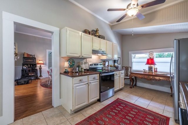 114 N College ST, Gonzales, TX 78629