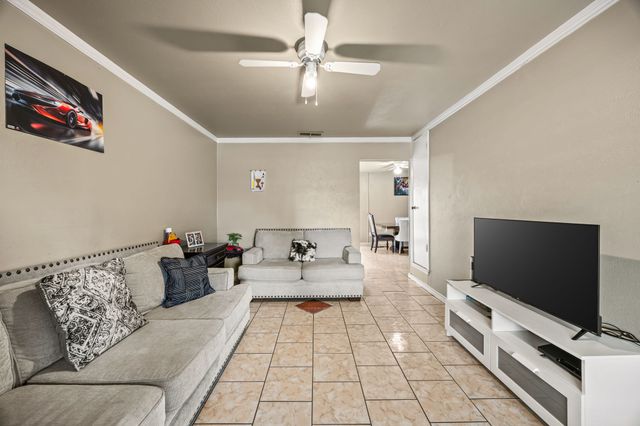 1513 Glynn Oaks Drive, Arlington, TX 76010