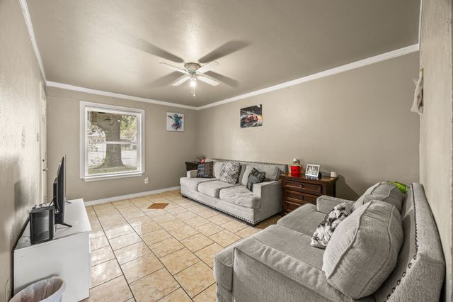 1513 Glynn Oaks Drive, Arlington, TX 76010