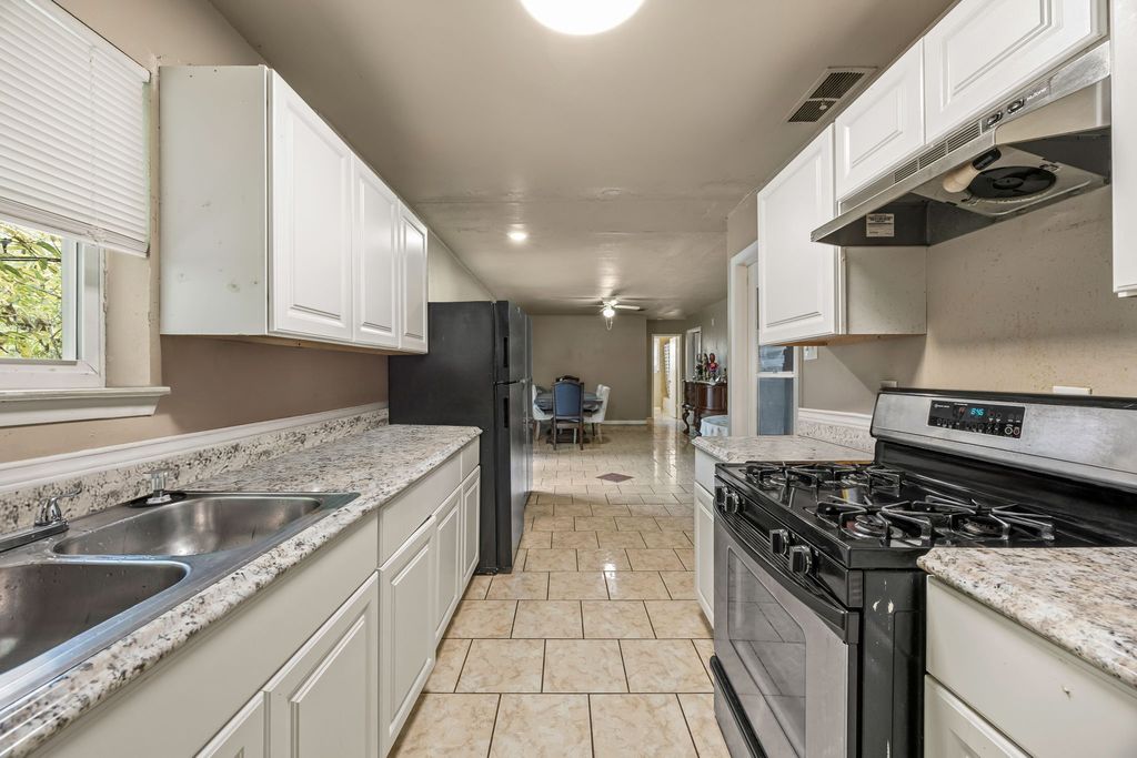 1513 Glynn Oaks Drive, Arlington, TX 76010