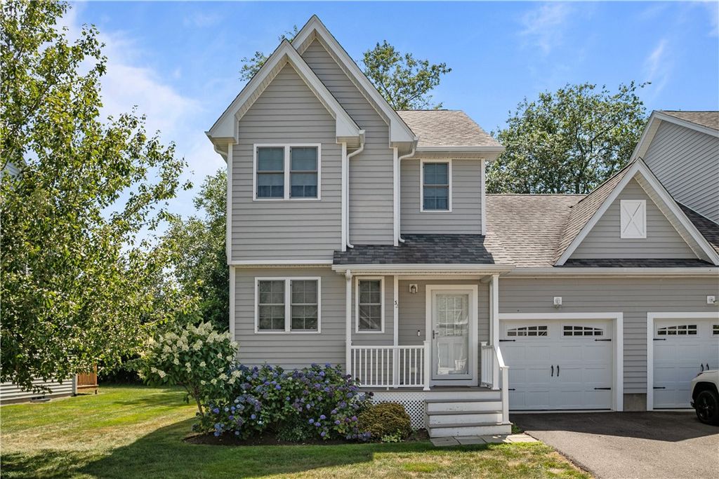 32 Seafare Lane, Portsmouth, RI 02871