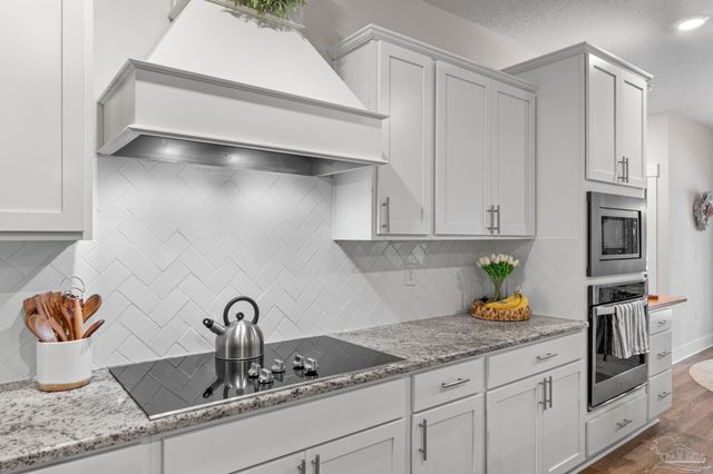 1500 Ballyhoo Dr, Gulf Breeze, FL 32563