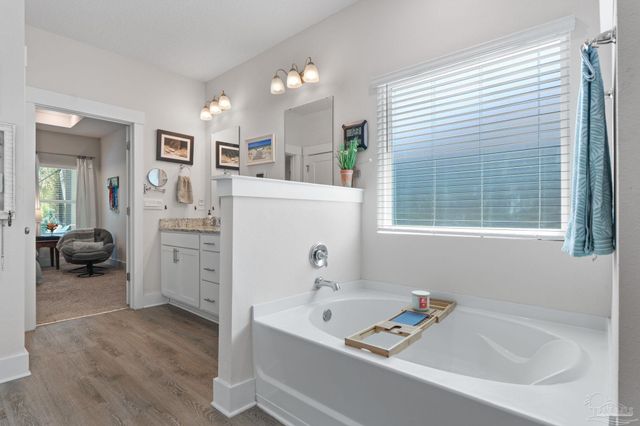 1500 Ballyhoo Dr, Gulf Breeze, FL 32563