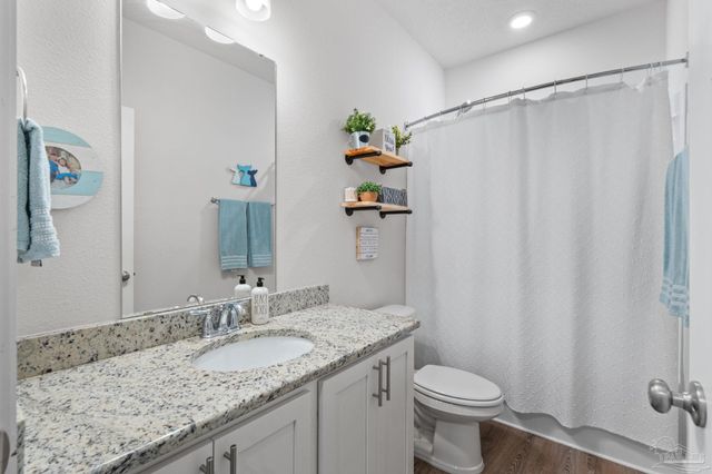 1500 Ballyhoo Dr, Gulf Breeze, FL 32563