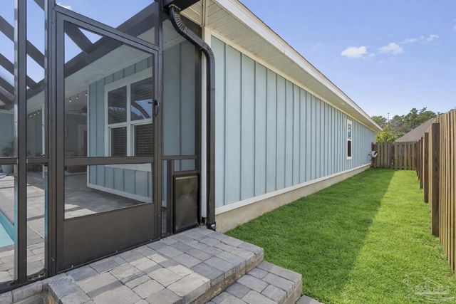 1500 Ballyhoo Dr, Gulf Breeze, FL 32563