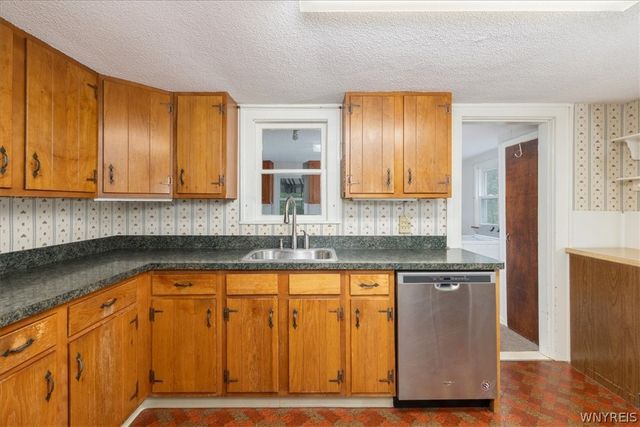 6168 Mckinley Parkway, Hamburg, NY 14075