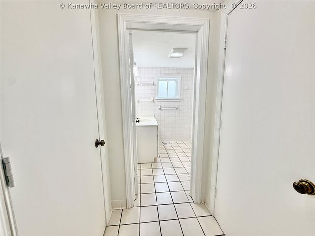 35 Ohio Avenue, Charleston, WV 25302