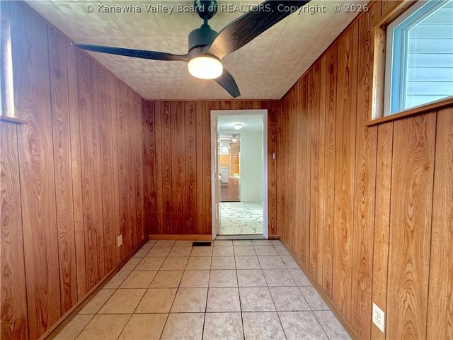 35 Ohio Avenue, Charleston, WV 25302