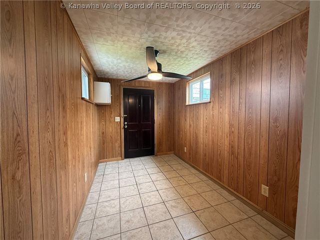 35 Ohio Avenue, Charleston, WV 25302