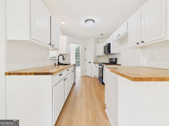 75 Lauren Overlook, Newnan, GA 30263