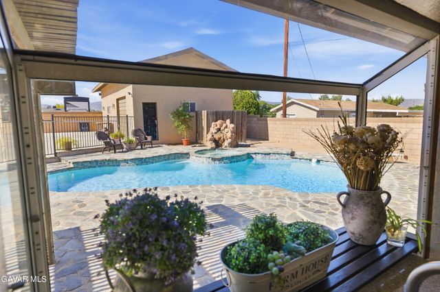 3218 W Avenue L 6, Lancaster, CA 93536