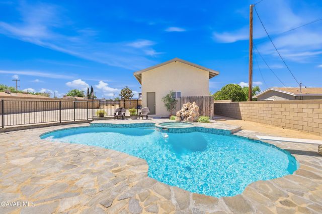 3218 W Avenue L 6, Lancaster, CA 93536