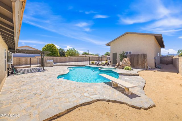 3218 W Avenue L 6, Lancaster, CA 93536
