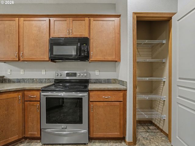 18368 MEADOW Ave, Sandy, OR 97055